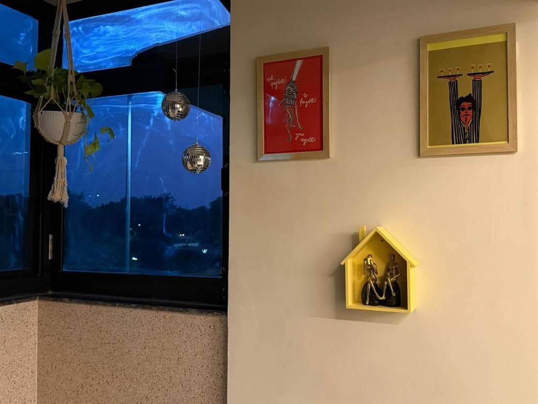 The window corner at Hideout Studios
